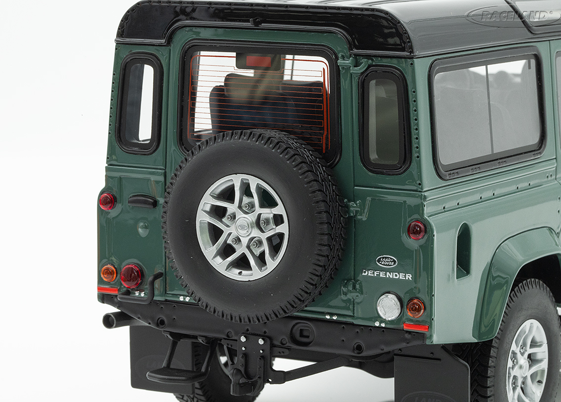 Land Rover Defender 3 Station Wagon 2016 - grün
