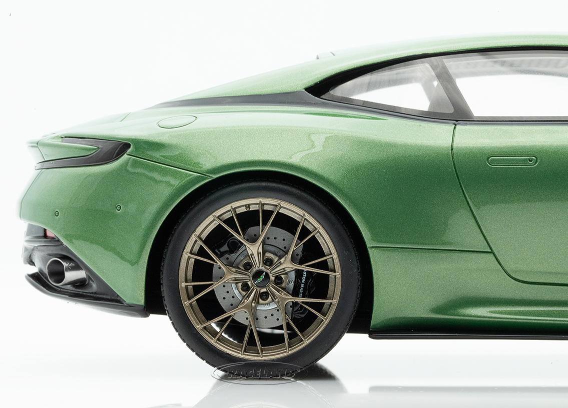 Aston Martin DB12 Vantage 2023 - grün
