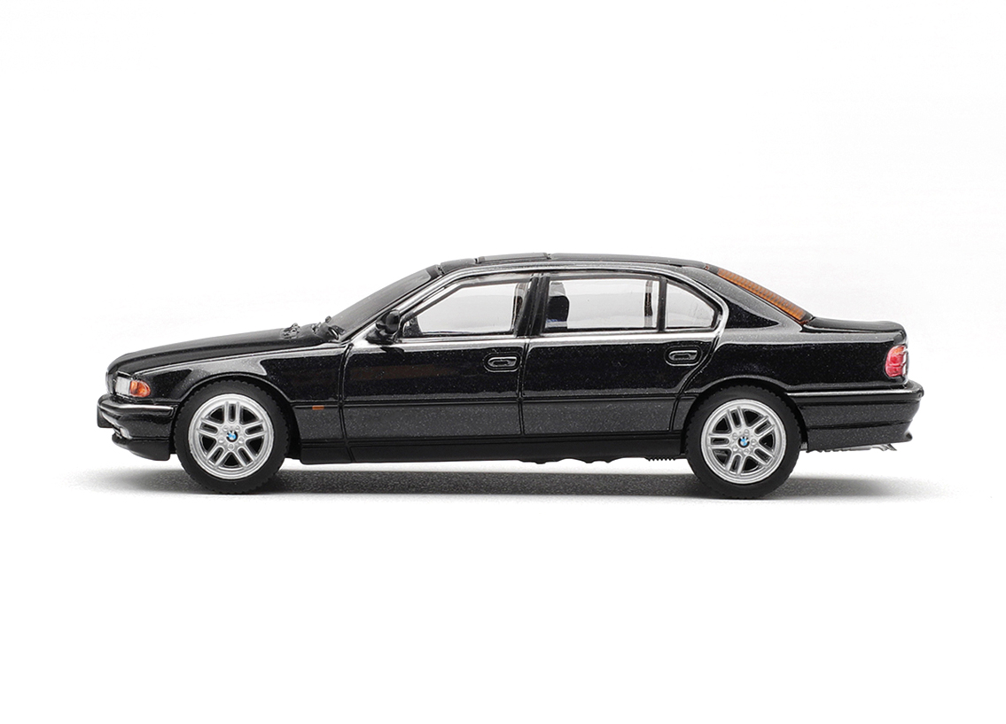 BMW 750IL (E38) 1999 - black sapphire