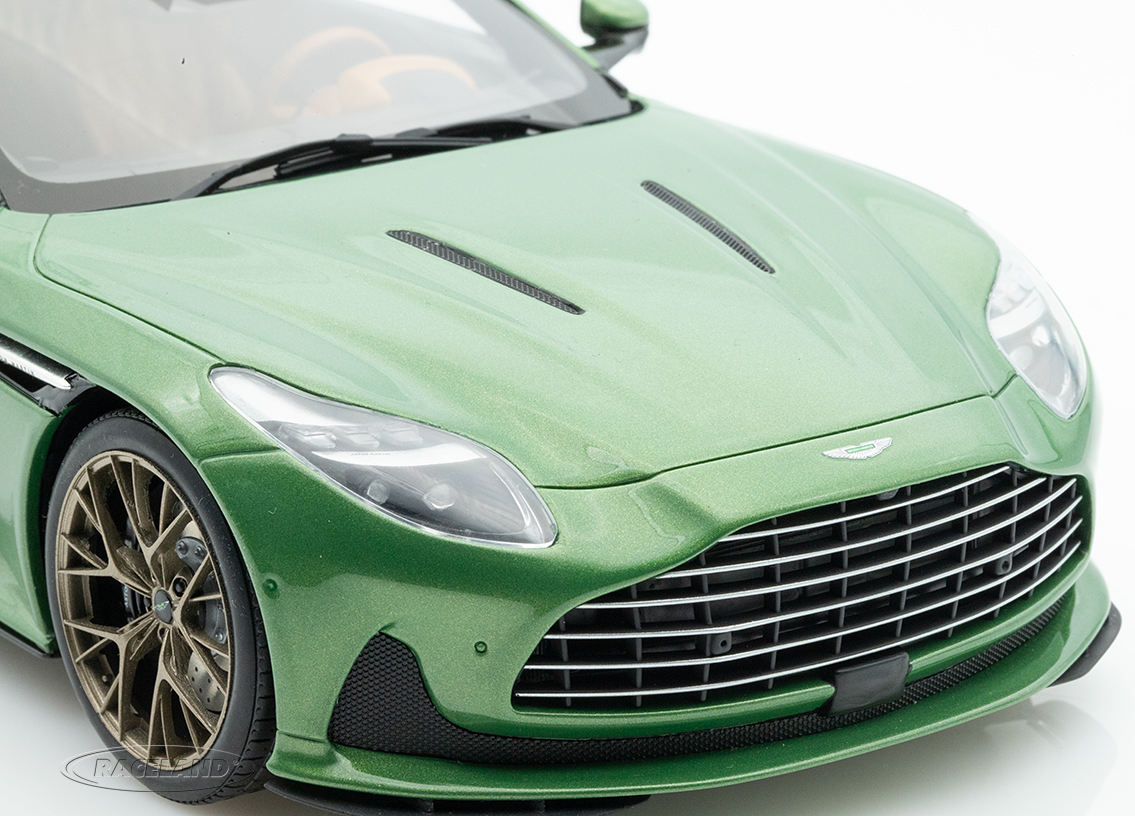 Aston Martin DB12 Vantage 2023 - grün