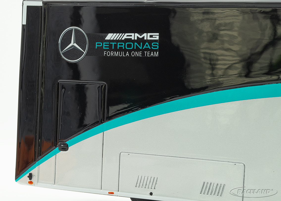 Mercedes F1 Renntransporter Mercedes AMG Petronas F1 Team