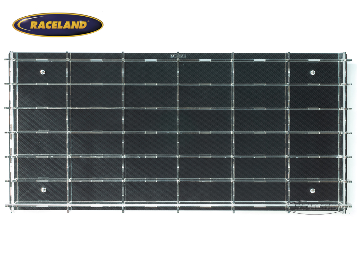 Plexiglas-Wandvitrine Multicase mit Carbon-Design Rückwand