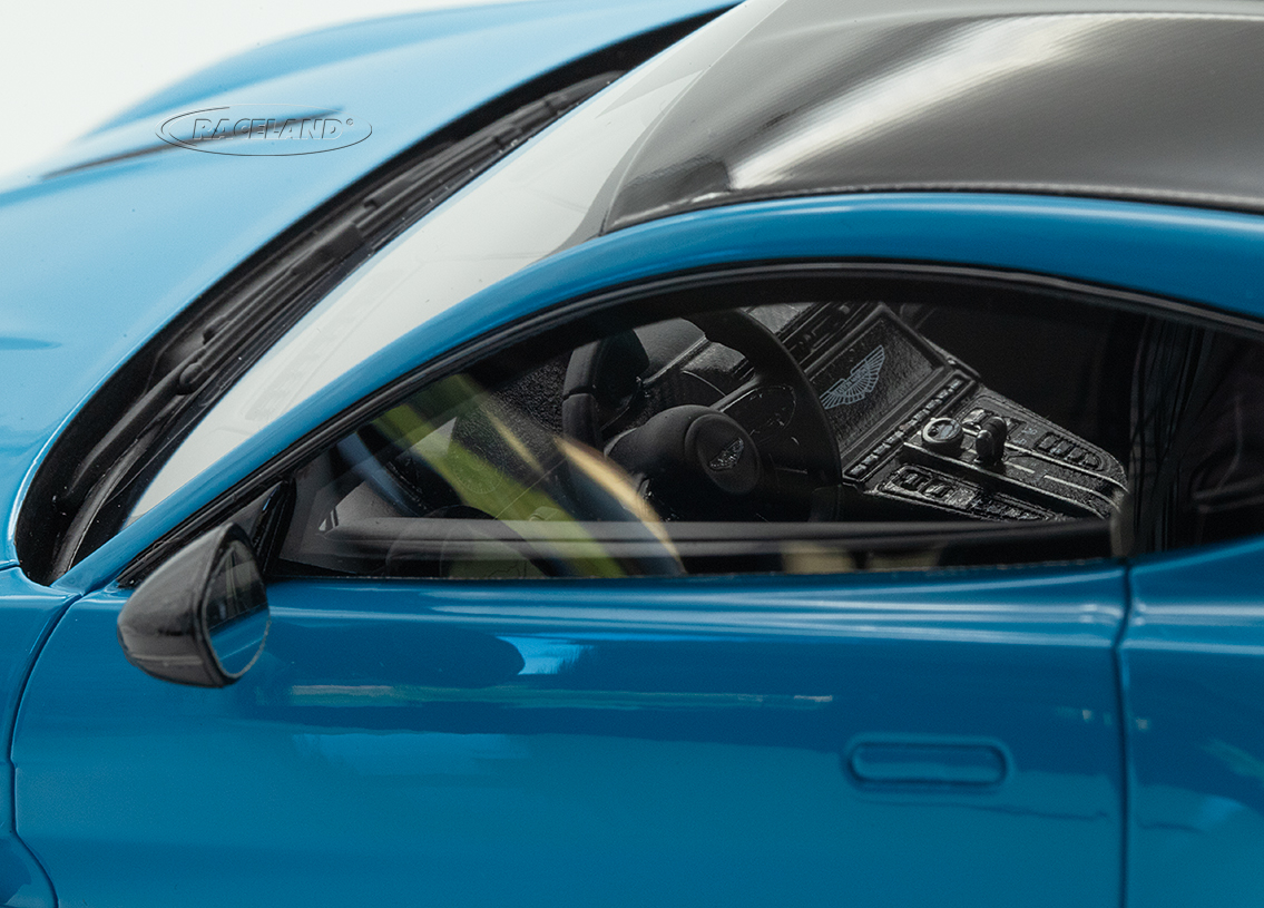 Aston Martin Vantage 2024 - Eldwood Blue