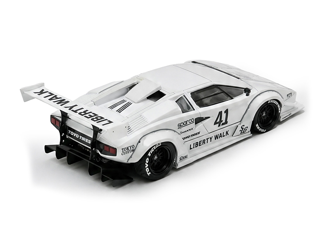 Lamborghini Countach Liberty Walk weiss