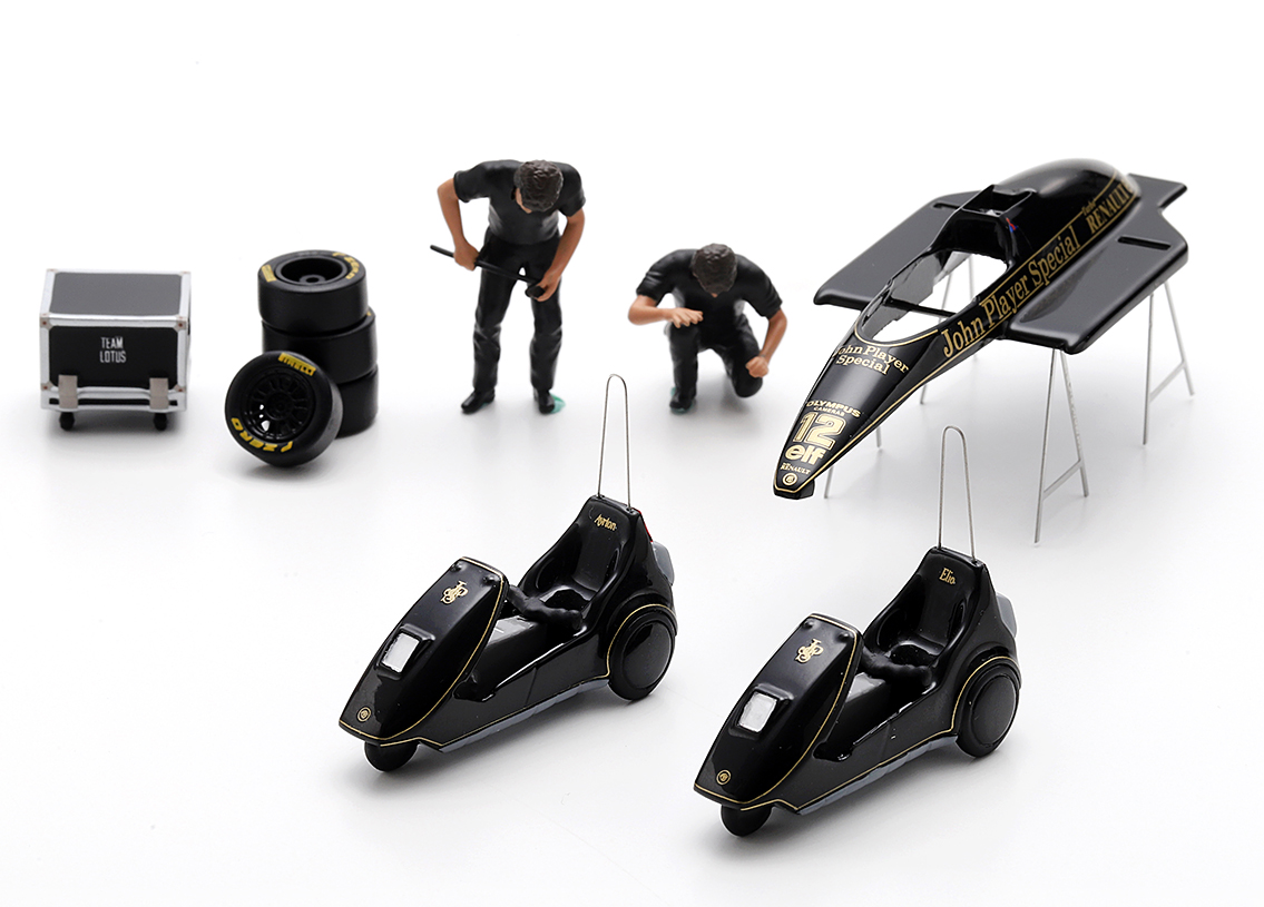 Lotus JPS Sinclar C5 Scooter Set mit Mechaniker-Figuren und Ersatzteilen