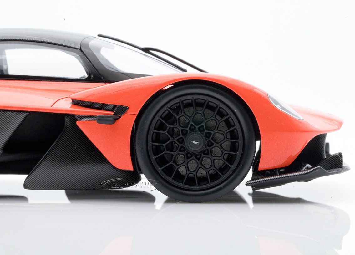 Aston Martin Valkyrie 2021 - cosmos orange