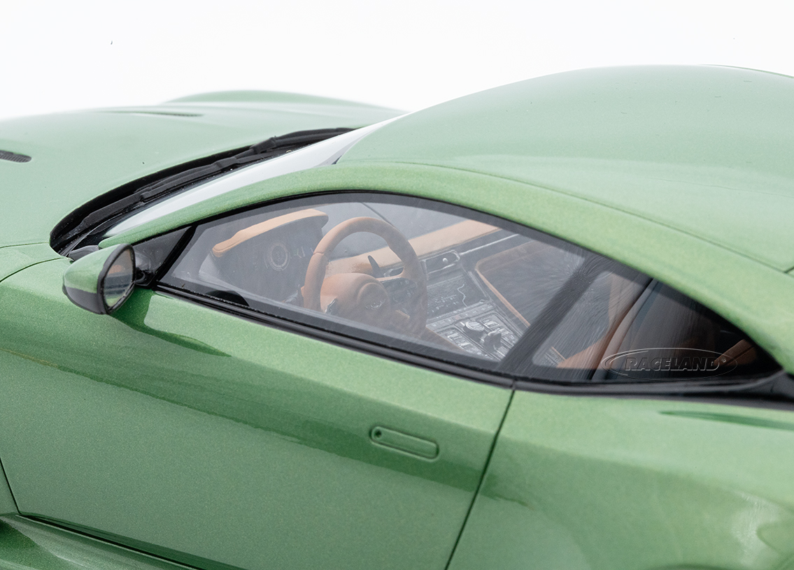 Aston Martin DB12 Vantage 2023 - grün