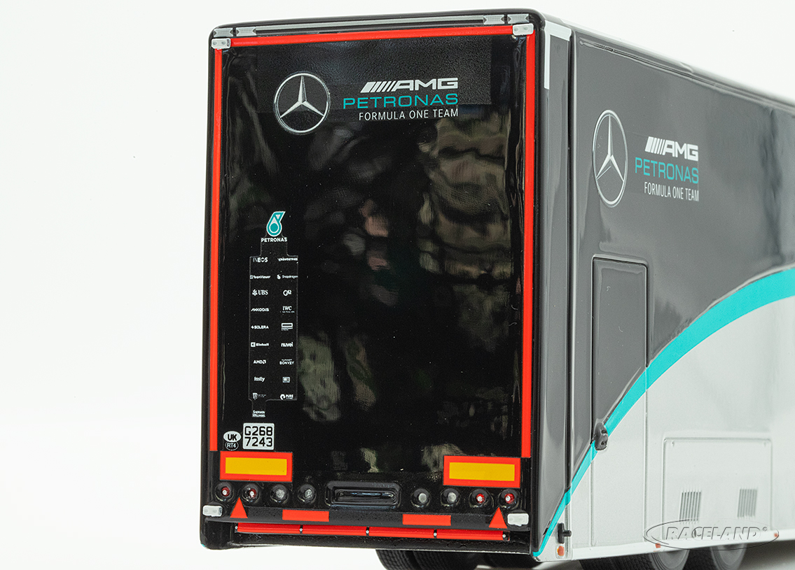 Mercedes F1 Renntransporter Mercedes AMG Petronas F1 Team
