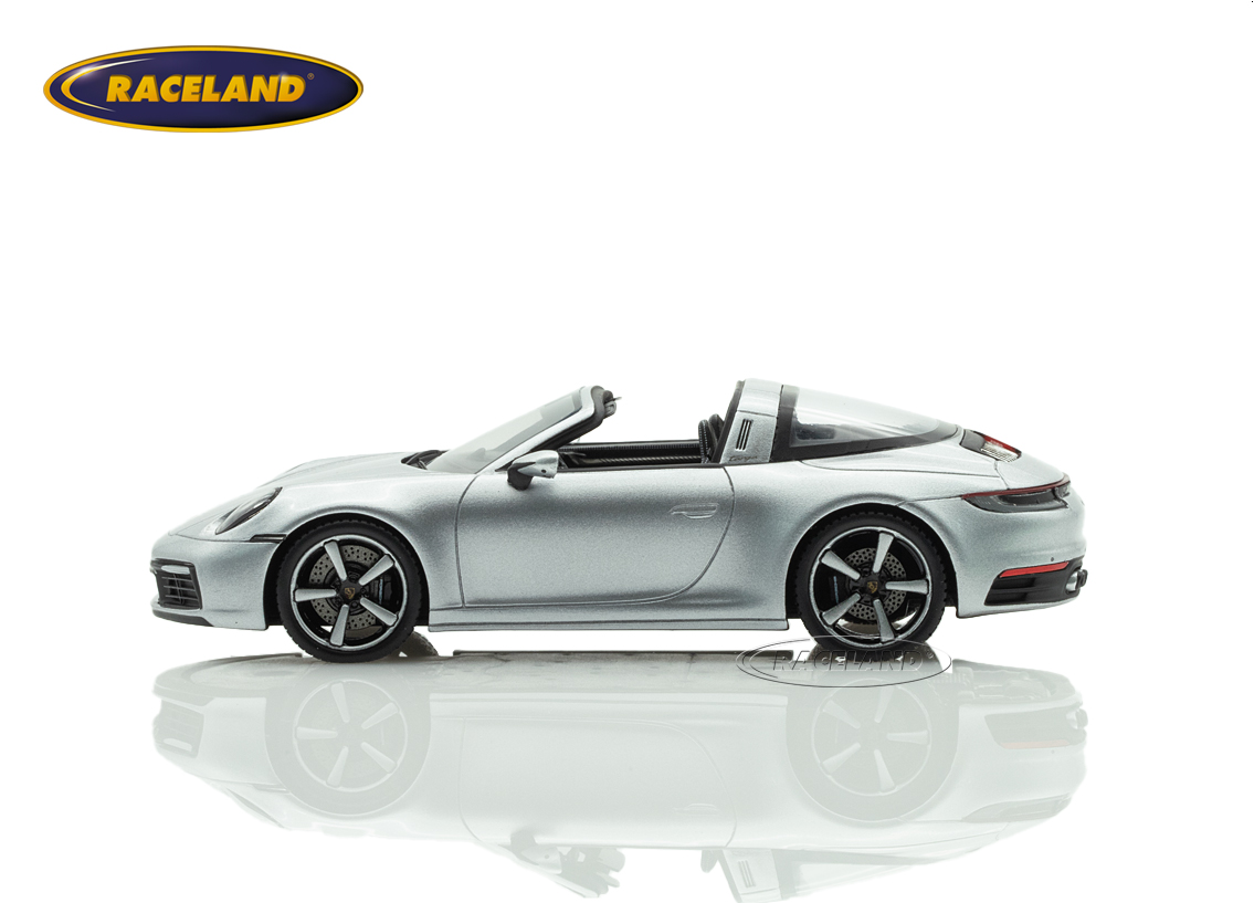Porsche 911 Targa 4S (992) - GT silver