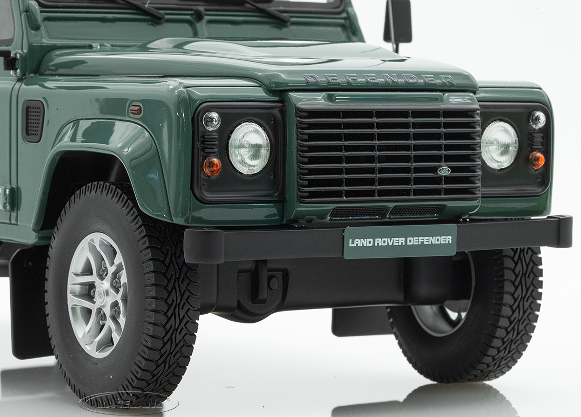 Land Rover Defender 3 Station Wagon 2016 - grün