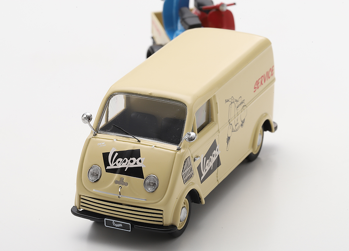 DKW Schnelllaster "Vespa Service" mit Anhänger und zwei Vespas