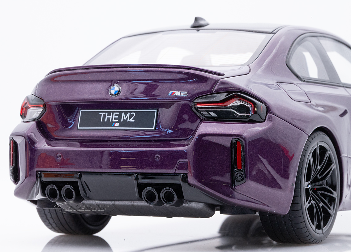 BMW M2 2023 - lila