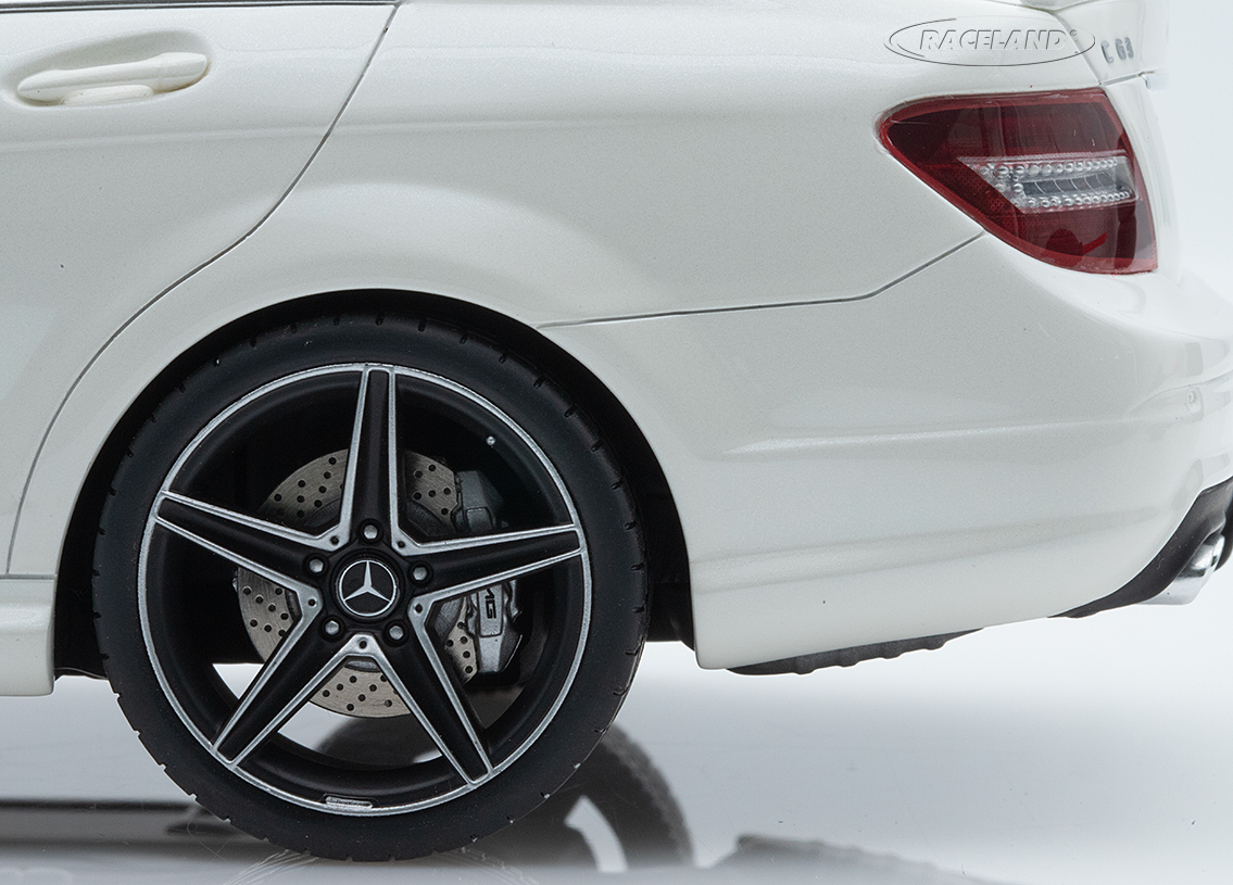 Mercedes Benz C63 AMG 2007 - Diamond White