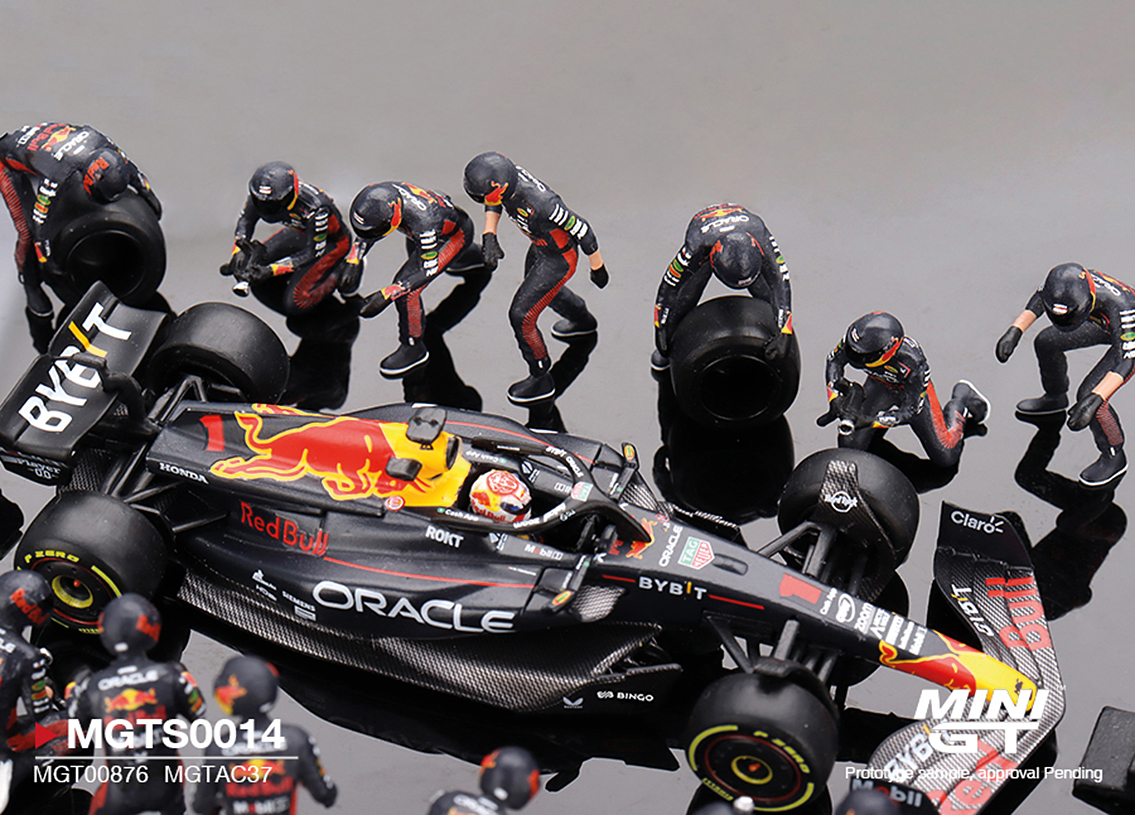 Red Bull Racing RB19 F1 mit Boxenstop Crew GP Japan 2023