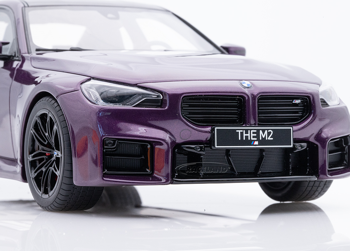 BMW M2 2023 - lila