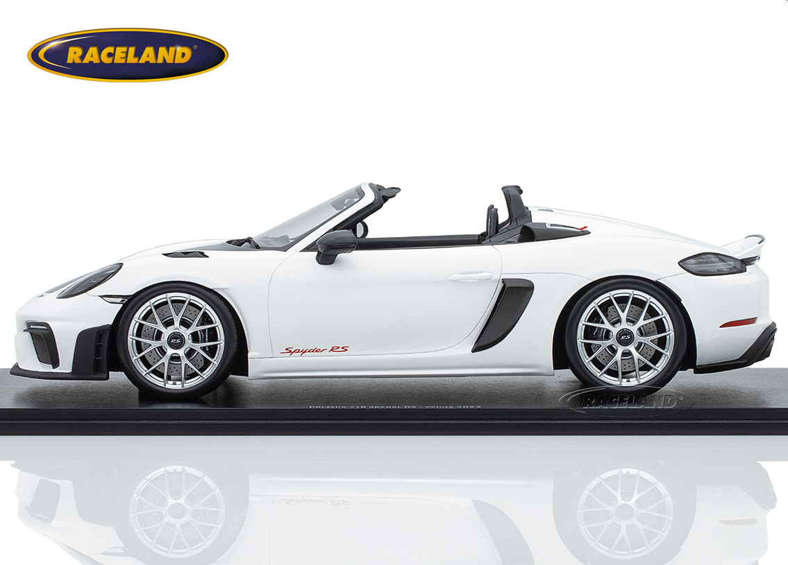 Porsche 718 Spyder RS 2023 mit Weissach Package - weiss