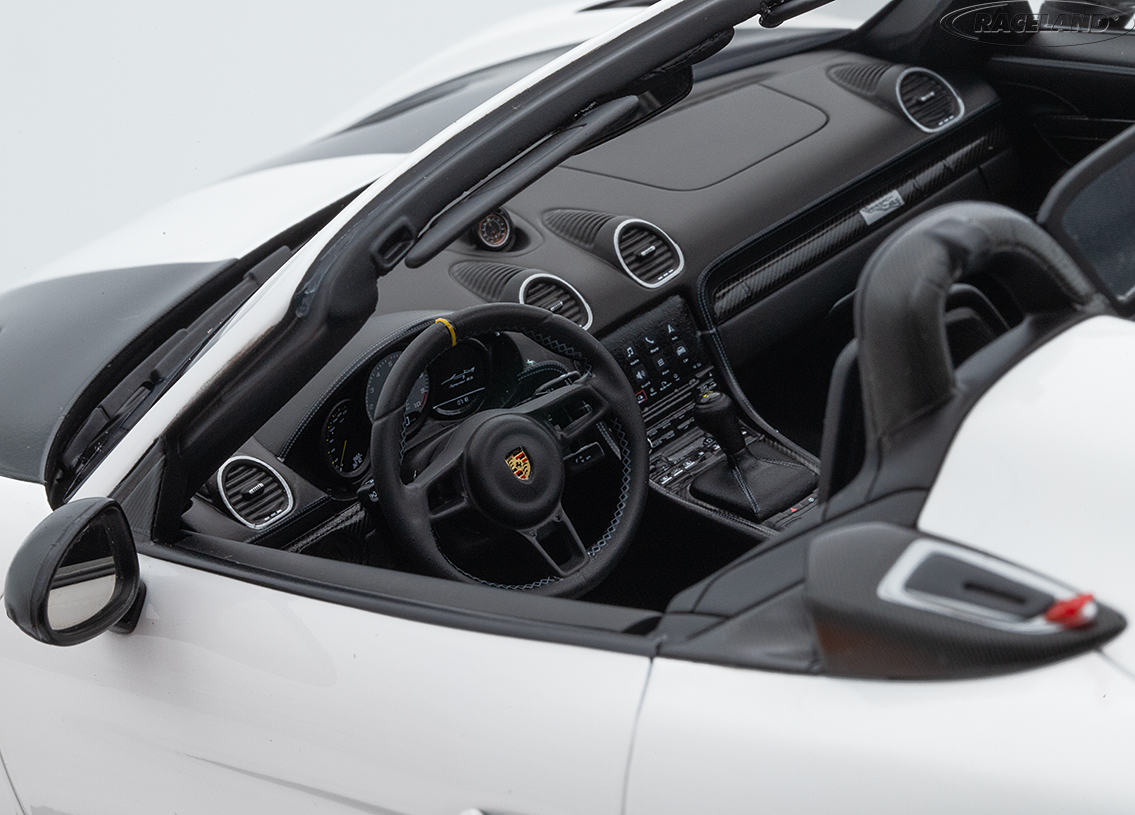 Porsche 718 Spyder RS 2023 mit Weissach Package - weiss