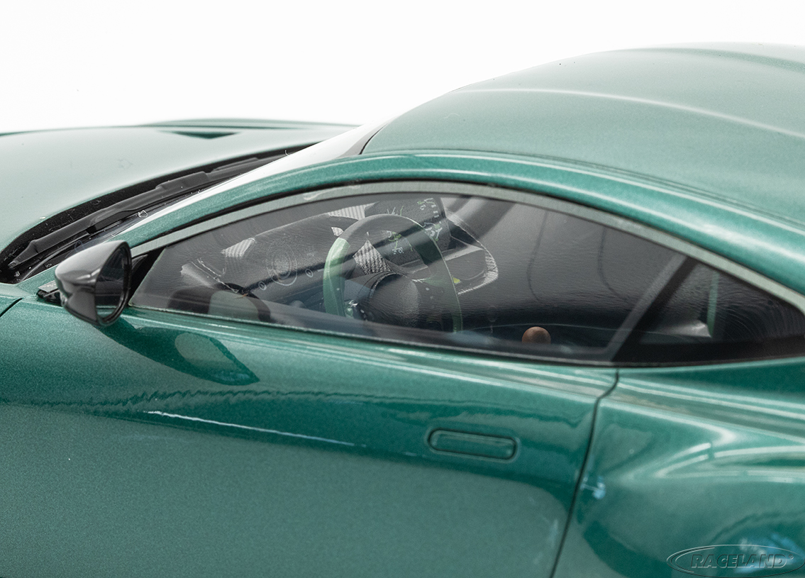 Aston Martin Valour 2023 - grün